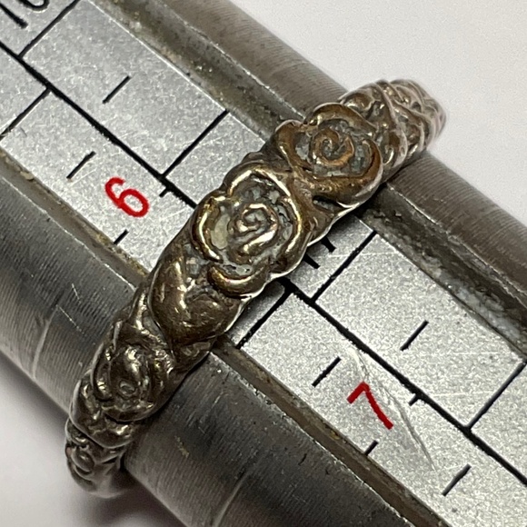 Sterling Silver Floral Ring. Size 6.25 - Picture 1 of 6